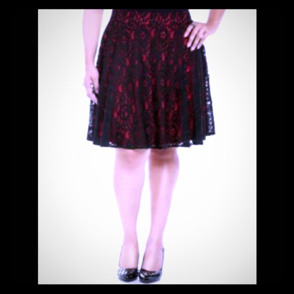 NWT Torrid 24 red skater skirt black lace overlay